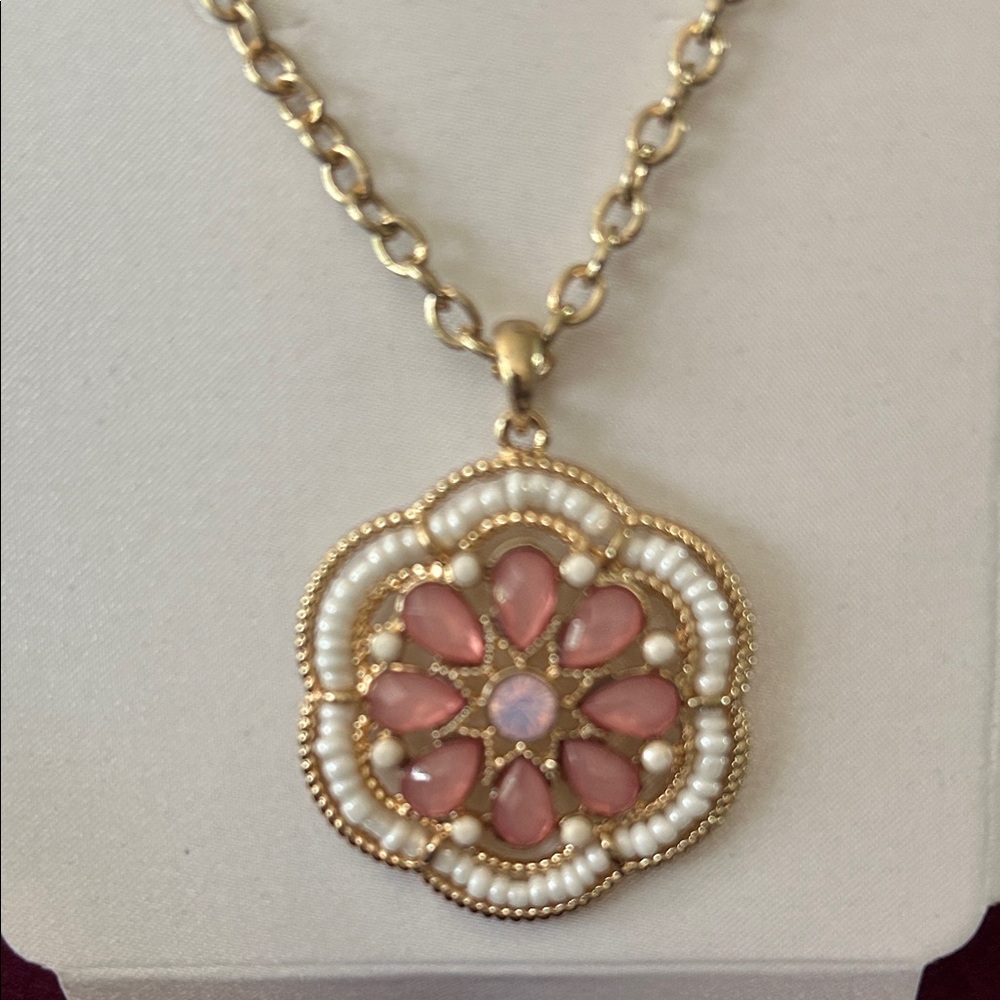 Elegant Gold and Pink Floral Pendant Necklace - Picture 3 of 3